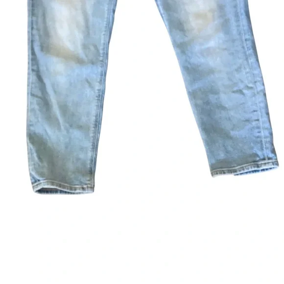 American Eagle Outfitters Light Wash Mom Jeans. Size 6. - Picture 4 of 9